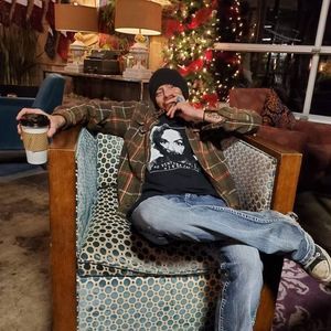 Meet your Posher, Levi